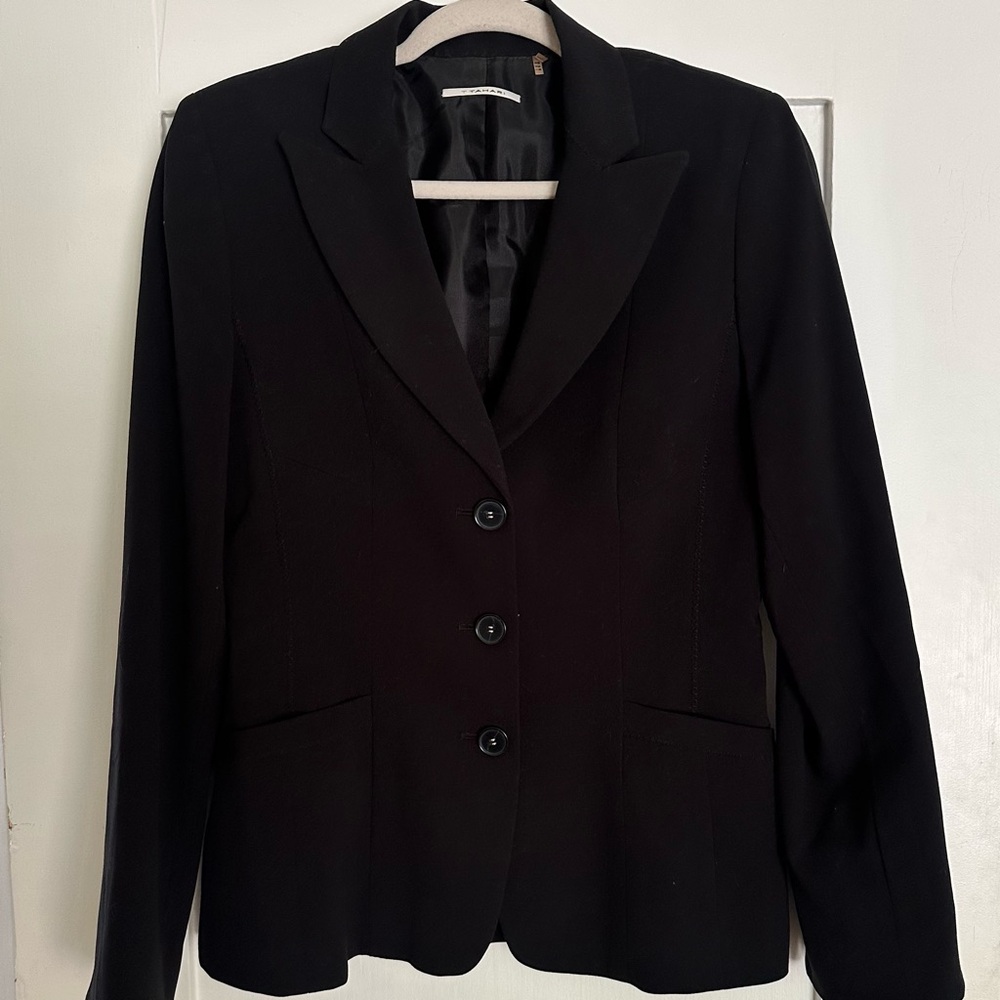 ✨ Classic Tahari Black Women's Blazer